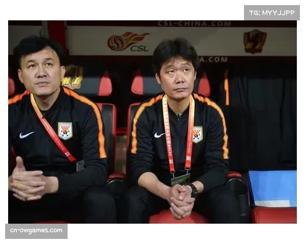 明星前锋就球队进攻权重分配问题与教练组进行闭门会议